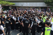 韓国人「開票所封鎖デモに警察が警告！国民の基本権が侵害されているのに、なぜ皆黙っているんだ？」
