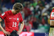 韓国人「イ・ガンイン、南アフリカ戦敗北にうなだれる『僕の実力はまだまだ足りなかった』」→「お前は悪くない」