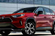 【海外の反応】トヨタRAV4のPHVはショッキングなほど速くて効率的なSUV！