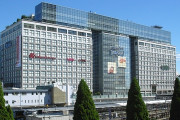 海外「棚にマスクはないけどね！」中国人観光激減で日本の百貨店に大きな痛手（海外の反応）