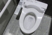 海外「ありえない！」日本人男性が駅のトイレに捨てたものに海外びっくり仰天！（海外の反応）