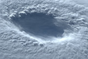 海外「無事でいてくれ！」日本が前例のないスーパー台風の直撃を受けることに海外大騒ぎ！（海外の反応）