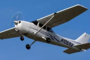 小型機に乗り込んだ女子大生が上空1500mでドアを開け飛び降り死亡、その原因があまりに恐ろしすぎる