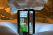 海外「雪もスゴいけどコレも懐かしい！」海外の人達が北海道の大雪と電話ボックスに大騒ぎｗｗｗｗｗ