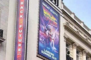 【画像】『バック・トゥ・ザ・フューチャー』ミュージカル会場前