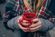 勇気をいただく！片足でカフェを経営しているインドネシアのバリスタ「心温まる話」「素晴らしい人間」海外の反応
