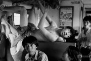 中国人「中国の30年前の列車内の様子がヤバすぎる」　中国の反応