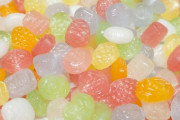 海外「涙が止まらない…泣」ある日本製菓子が外国人に強いトラウマを残してしまったと話題に｜海外の反応