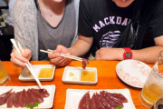 外国人に問題、食中毒で亡くなる日本人は年間何人いるでしょう