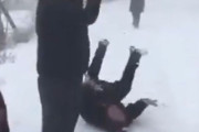 やんちゃ過ぎるおばあちゃんたち…雪の日に友達を誘う方法が人気を集める