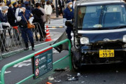 海外「日本でテロ。イスラエル大使館前のフェンスに車が突っ込み、警察官が1人負傷」