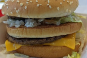外国人「日本のビッグマックが見本写真と同じすぎるよ・・・」