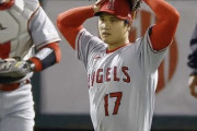 【海外の反応】大谷も驚愕！エ軍外野手の背走ノールックキャッチ「史上最高の守備プレー」