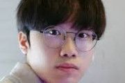 韓国人「悲報：韓国人男性、不細工すぎる」「顔はともかく、あの髪型に黒縁メガネって……」