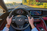 【海外の反応】レクサスLC500はとても快適な最強クルーザーだ！