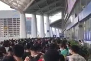 海外「中国の暴走するゼロコロナ政策。家のドアを溶接し、反対意見には暴行。都市封鎖から逃げ出す人々」