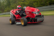 ホンダの芝刈り機、時速243キロで世界最速記録を樹立ｗｗｗｗｗ