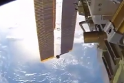 これは手に汗握る。もし宇宙空間にポツンと放りだされたらと想像すると怖くない？海外の反応