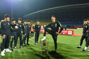 トロフィー踏みつけ、排尿ポーズでU18韓国代表の優勝が取り消しに（海外の反応）