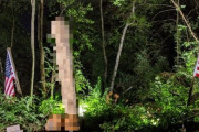 自宅庭に卑猥なオブジェを立て逮捕された米国紳士、今後も立たせ続けるため法廷で徹底抗戦へ
