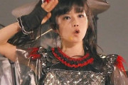 水野由結のために祈り続ける + Sayaがミュージックビデオでパルクールしてる！　【海外の反応】