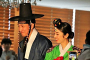 韓国人「韓国式・和式・洋式の3種類の衣装で結婚式を挙げた夫妻がこちら…」