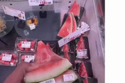 中国人「小さな島国に生きる日本人はケチ臭い！食べた後のスイカの皮を再パッケージして売っているぞ！」