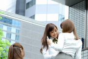 【海外の反応】日本の高校生・OL・熟女、どのガールフレンドと付き合いたい？