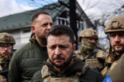 海外「【閲覧注意】ロシア軍に虐殺された民間人の遺体が転がるウクライナの街ブチャの映像」