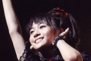 BABYMETALのMetal Galaxyツアーでのカオス　“物を投げるなんて許せん”　【海外の反応】