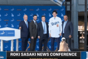 韓国人「佐々木は背が高く似合っている！」佐々木朗希選手、LAドジャースのユニフォームが話題に！　韓国の反応