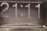 外国人「日本の大阪駅で素晴らしい水時計を見つけたよ！」