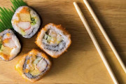 外国人「え、寿司の語源って生魚って意味じゃなかったのか…」