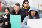東京で開催された反韓民族主義者の集会に反レイシストのカウンタープロテスターが参加「なんで韓国に抗議してるの？」「日本はいまだにナチズムを求めている」海外の反応