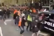 海外「ワクチン義務化に反対する暴動を起こしてパトカーを襲撃するオーストラリア人達」