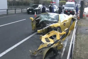 豊洲でフェラーリ458スパイダーがガードレールに衝突し大破