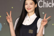Vサイン写真で指紋流出？ 韓国人の反応は警戒より皮肉「それなら目も閉じるべきなのか」