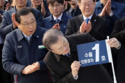 【韓国経済】文大統領、新年初の経済現場で「昨年は輸出が減り、再び発動すべき」