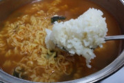 韓国人「韓国料理に糖尿病まっしぐらなメニューが多すぎる件」「炭水化物の塊を食べているようなものです…」