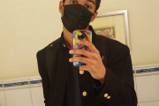 海外「日本で18歳になったから自撮り写真を記念投稿する」→「まるでジョジョみたいだな」