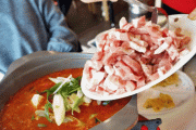 【ご飯泥棒】韓国人「キムチチゲとご飯をマゼマゼして食べるとマジで天国‥」最高に美味しいキムチチゲの作り方と、その食べ方をご覧ください　韓国の反応