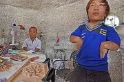 【海外の反応】中国には小人たちが運営するテーマパークがある　海外の反応「1800年代の見世物小屋よりはまし、社会が彼らを受け入れ受容するように変わるべき」