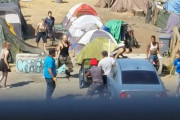 海外「【閲覧注意】 夫婦が盗まれた物を取り戻すためにホームレスの野営地に行くも案の定襲われる」