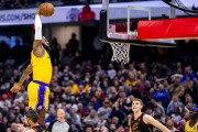 【海外】レブロン・ジェームズ、NBAで初めて5万ポイント突破しちゃった！すごすぎ！