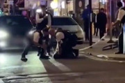 海外「刺股を使え」 ロンドン警察二人がナイフを持った男に刺される