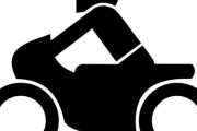 「おばあちゃんが71年ぶりにバイクにまたがった…」クールでキュートな比較写真