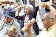 海外が日本のお年寄りに抱く疑問←「田植えのせいか？」（海外の反応）