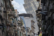 グランドリスボアホテルを背景にしたマカオの通りの風景がまるでビデオゲームの世界だと話題に