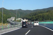 海外「うちの国ならきっと修復しないよ」3月16日発生の福島県沖地震後のひび割れた道路が・・・！