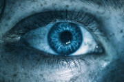 【海外】3歳からの思い出で「タイムトラベル」を体験するティーンエイジャーの驚きの冒険！